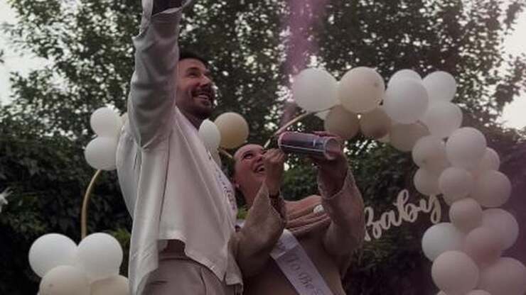 „Mischa Mayer und Vanessa freuen sich über Baby-Mädchen bei Gender-Reveal-Party“