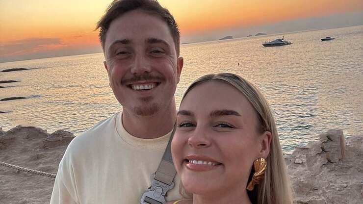 Dagi Bee feiert ihren 30. Geburtstag auf Ibiza mit einer traumhaften Torte und Freunden