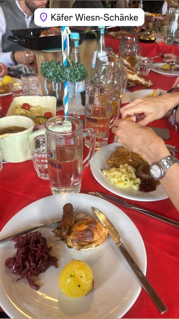 Thomas Müller feiert Wiesn mit Bayern-Kollegen ohne seiner Frau Lisa und löst Gerüchte aus