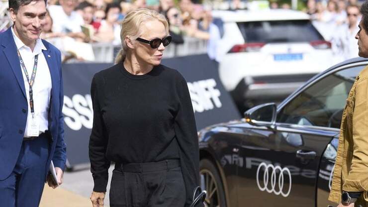 Pamela Anderson strahlt Natürlichkeit beim San Sebastián Filmfestival ohne Make-up aus