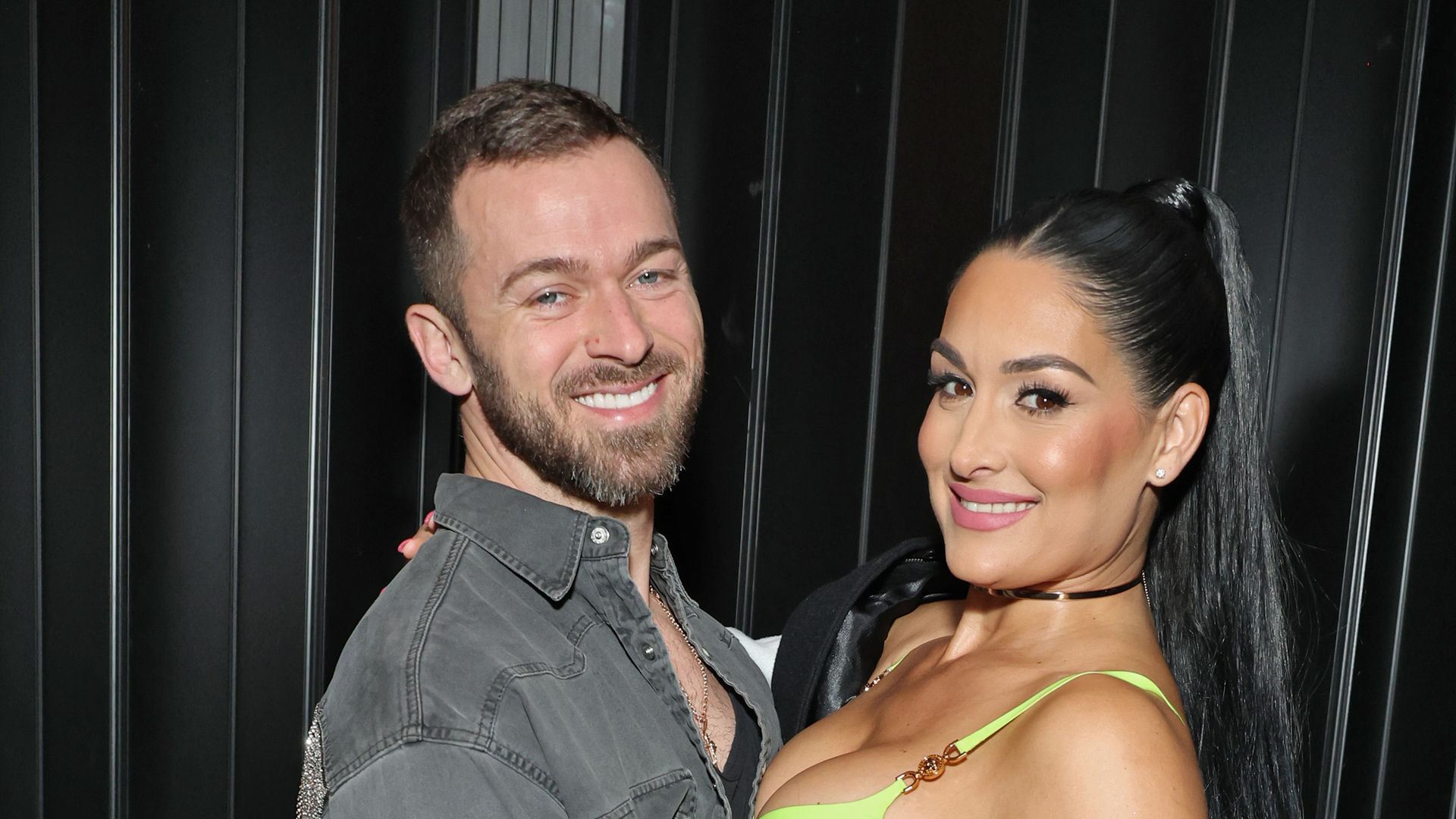 Artem Chigvintsev fordert Unterhalt und Anwaltskosten von Nikki Bella nach der Scheidung