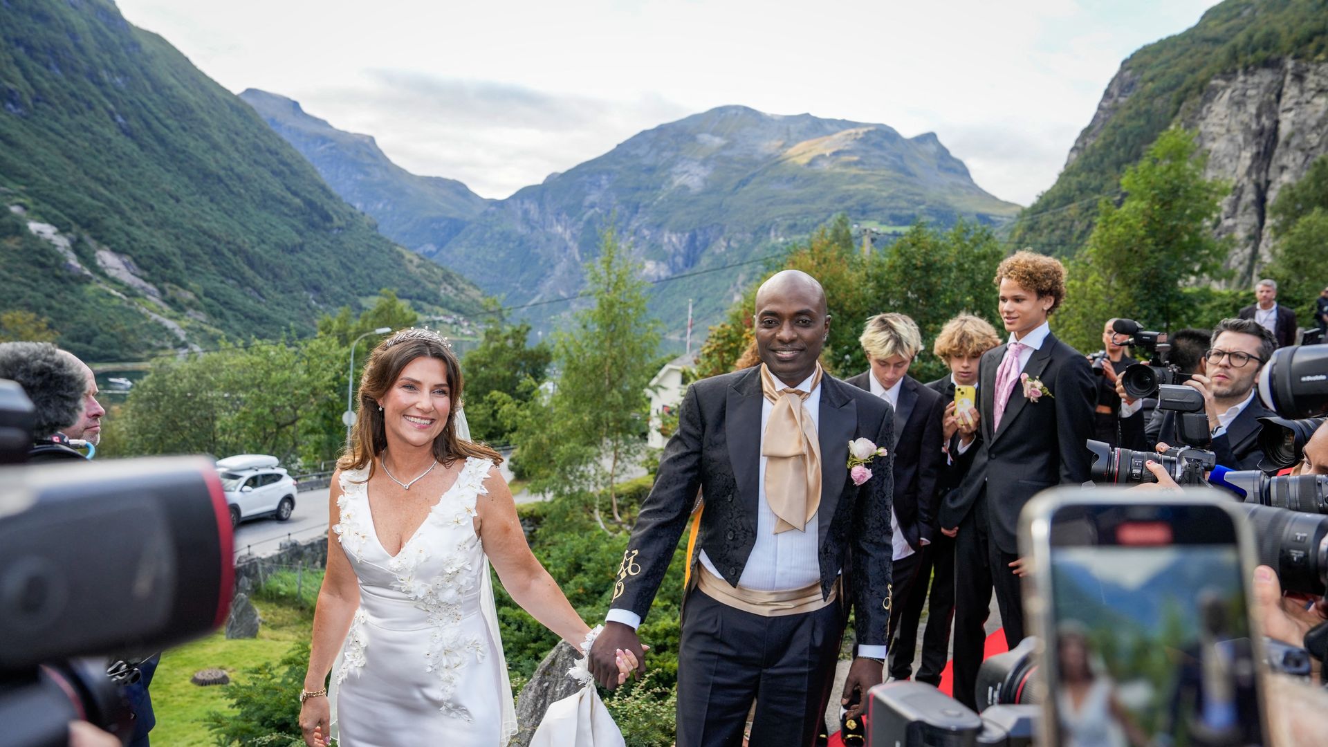 Chaotische Hochzeit von Prinzessin Märtha Louise am Geirangerfjord in Norwegen