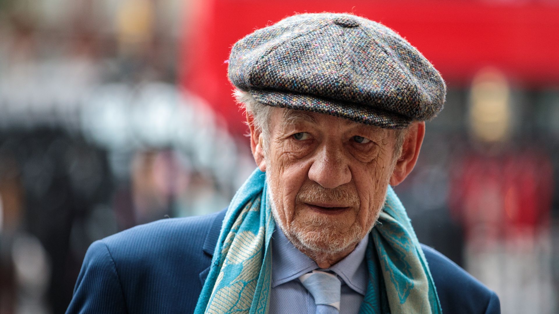 Ian McKellen kämpft mit Gedächtnisproblemen und pausiert bis Januar 2025 nach Unfall