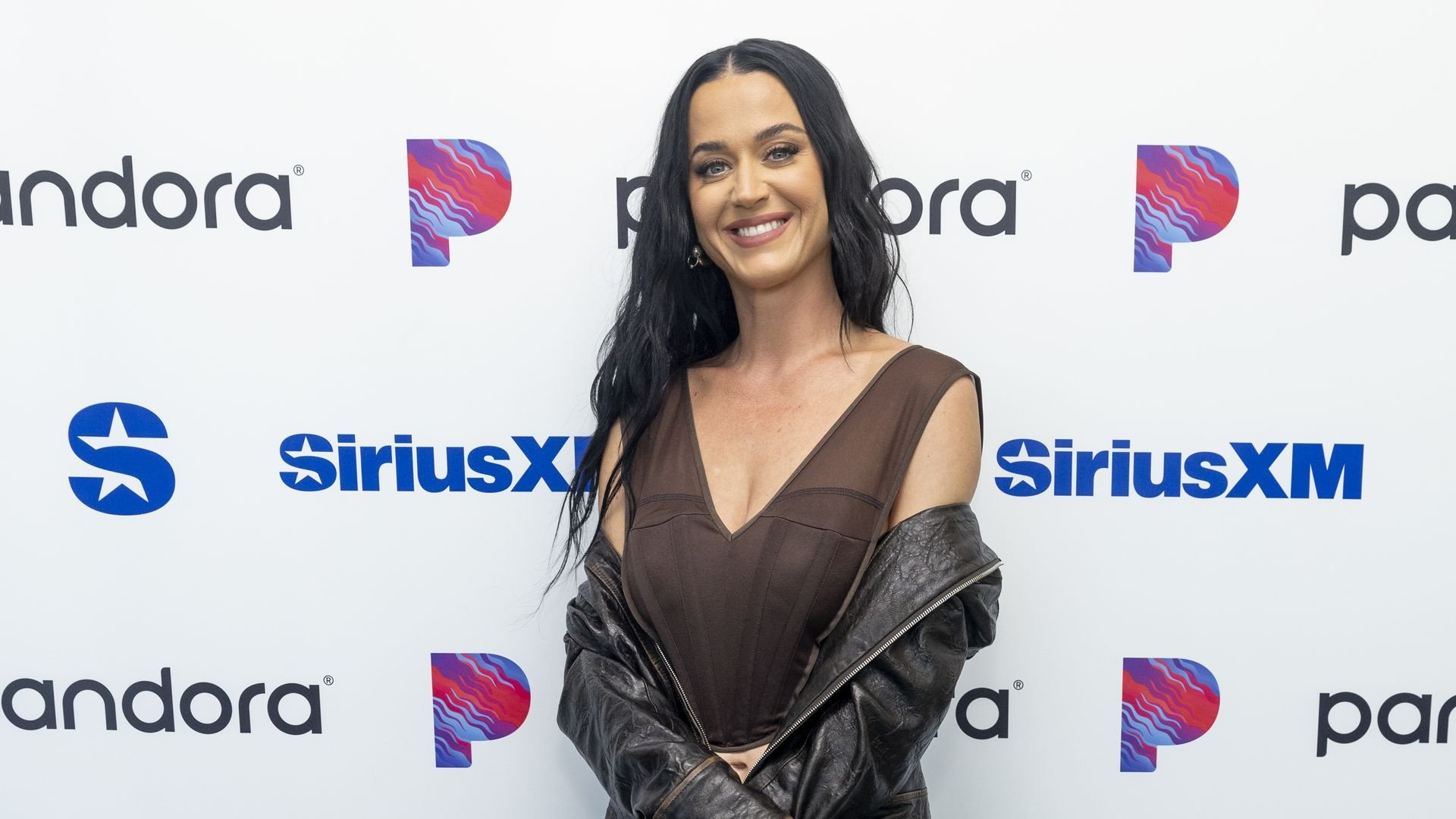 Katy Perry dankt ihrer Mutter: "Sie ist eine Heilige" und spricht über ihre Kindheit