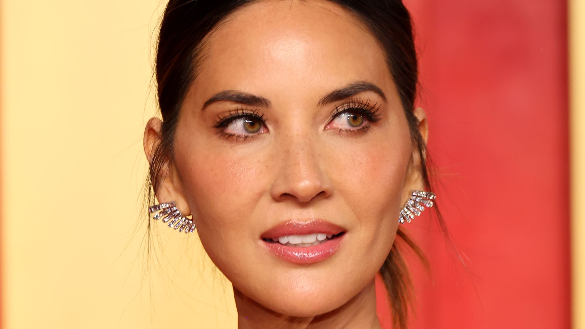 Olivia Munn informiert über ihren Kampf gegen Brustkrebs und teilt ehrliche Instagram-Einblicke