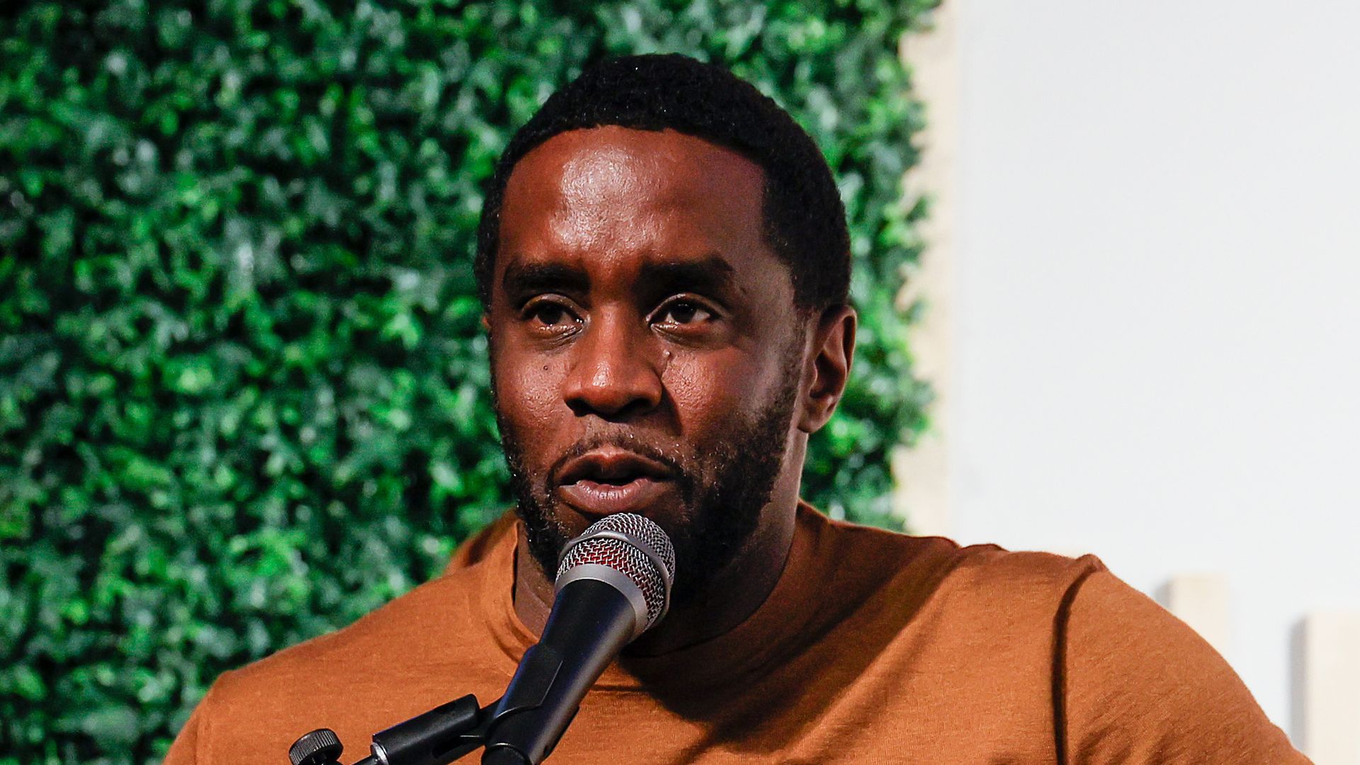 P. Diddy muss 100 Millionen Dollar wegen sexueller Nötigung zahlen und schweigt zu Vorwürfen