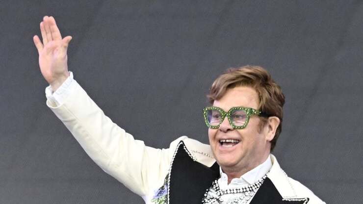 Elton John offenbart gesundheitliche Herausforderungen und bleibt trotz Einschränkungen optimistisch