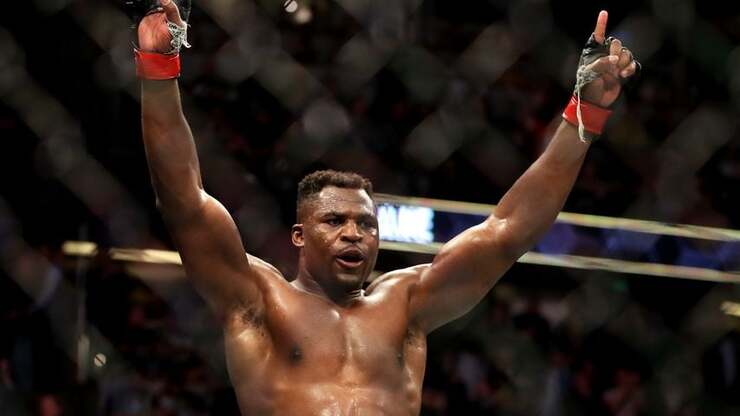 Francis Ngannou: Emotionaler Sieg im Ring nach Verlust seines Sohnes Kobe