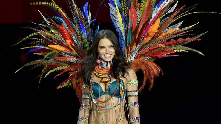 Adriana Lima feiert Comeback bei Victoria's Secret nach sechs Jahren Abwesenheit