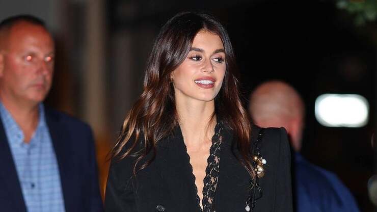 Kaia Gerber begeistert in schwarzem Spitzen-Look bei Premiere von "Saturday Night" in New York