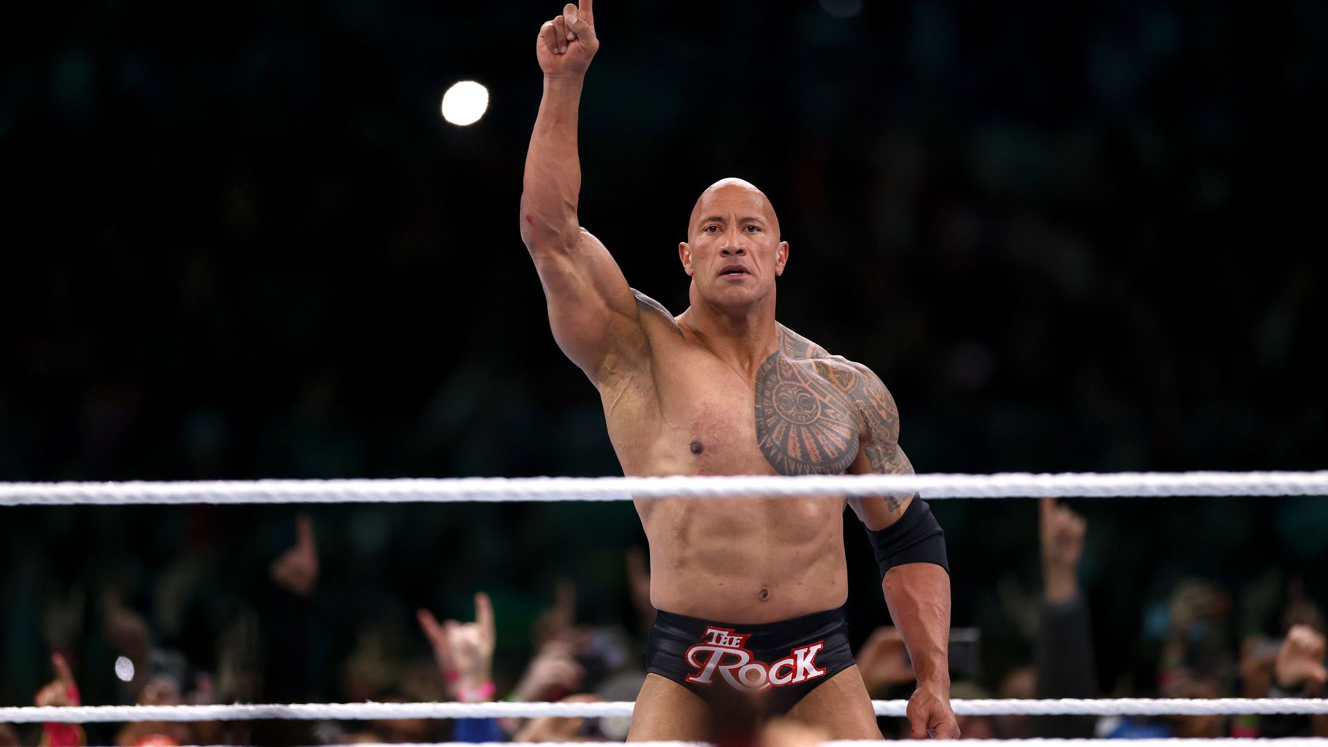 Dwayne Johnson überrascht mit Comeback und Enthüllung persönlicher Spannungen bei WWE "Bad Blood"