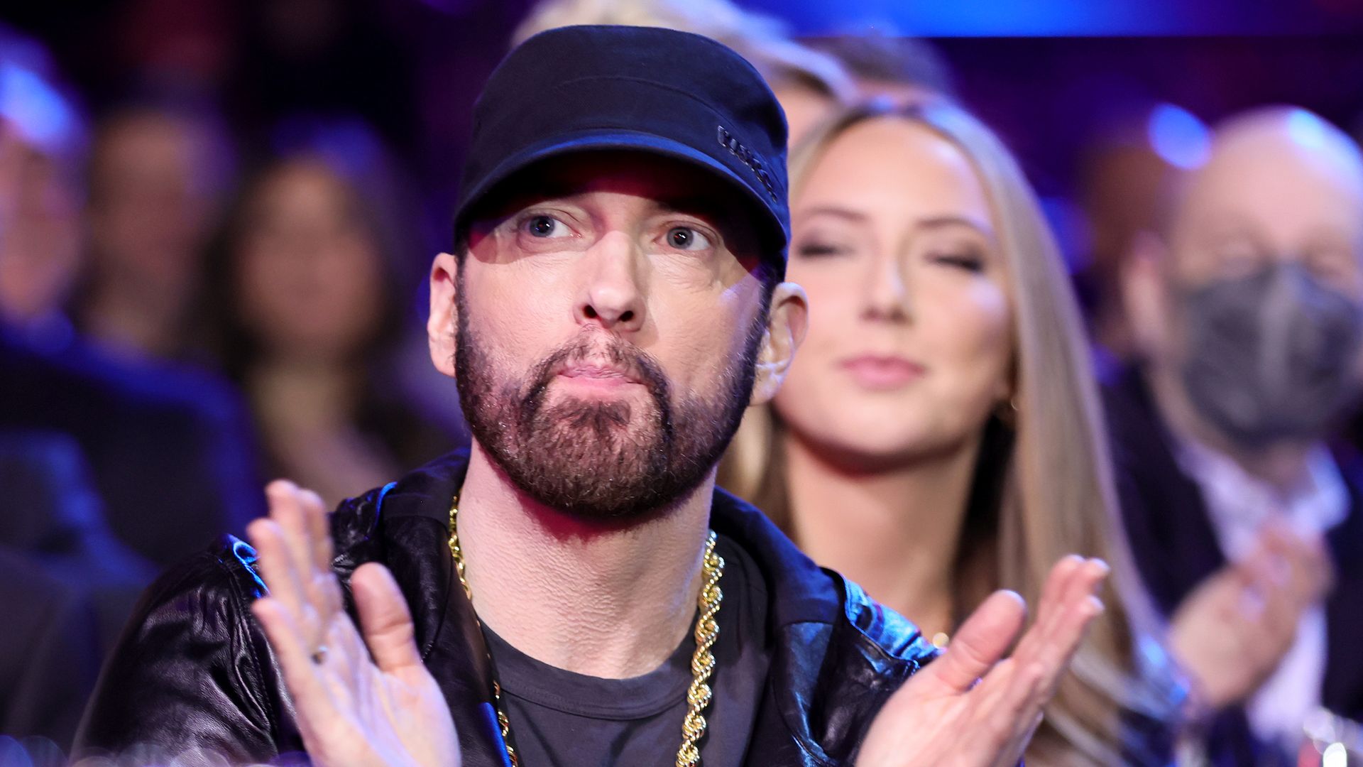 Eminem verkündet: Tochter Hailie Jade erwartet erstes Kind im neuen Musikvideo 