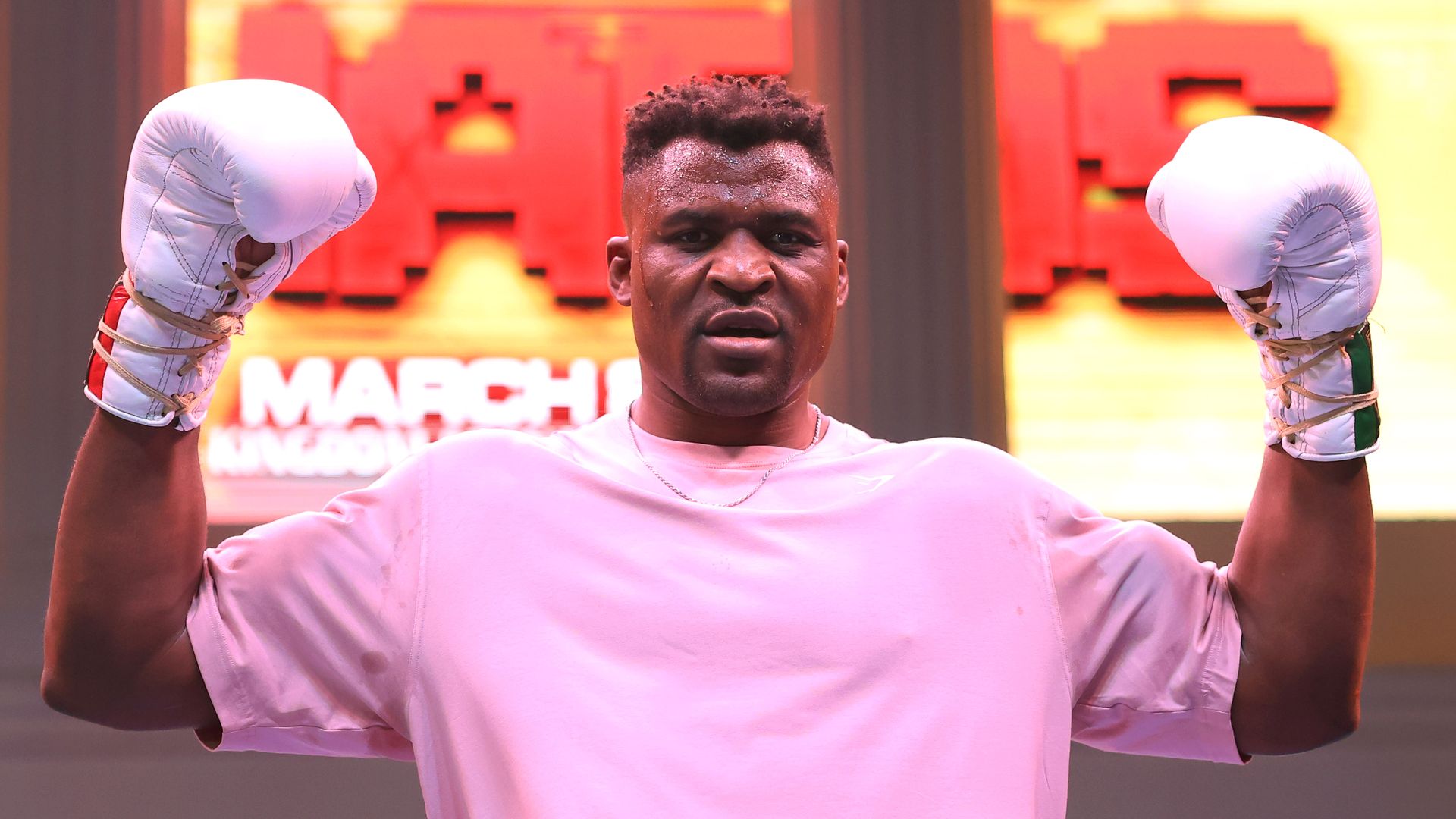 Francis Ngannou: Emotionaler Sieg im Ring nach Verlust seines Sohnes Kobe