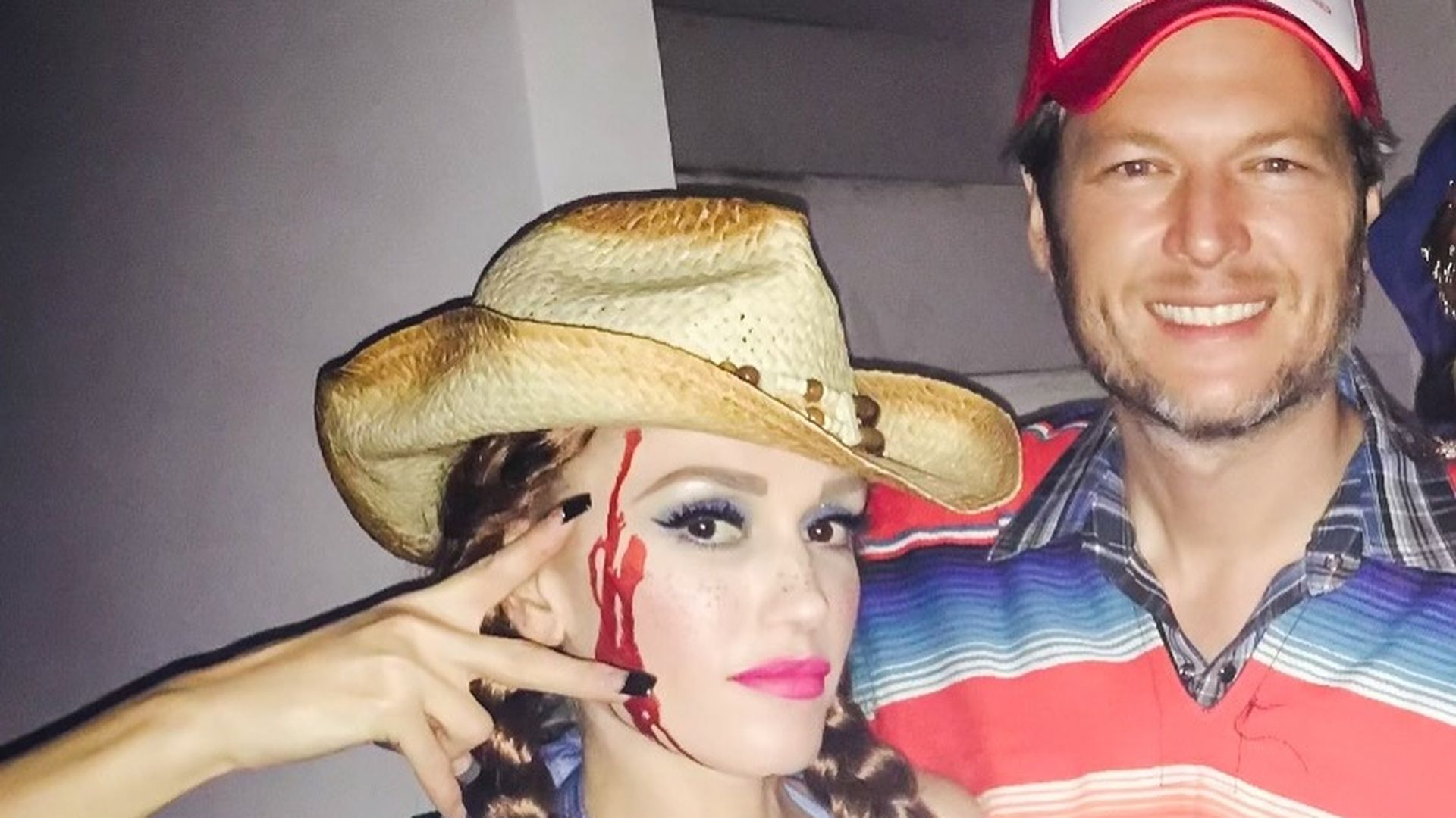 Gwen Stefani präsentiert erstes Halloween-Foto mit Blake Shelton und blickt auf 2014 zurück