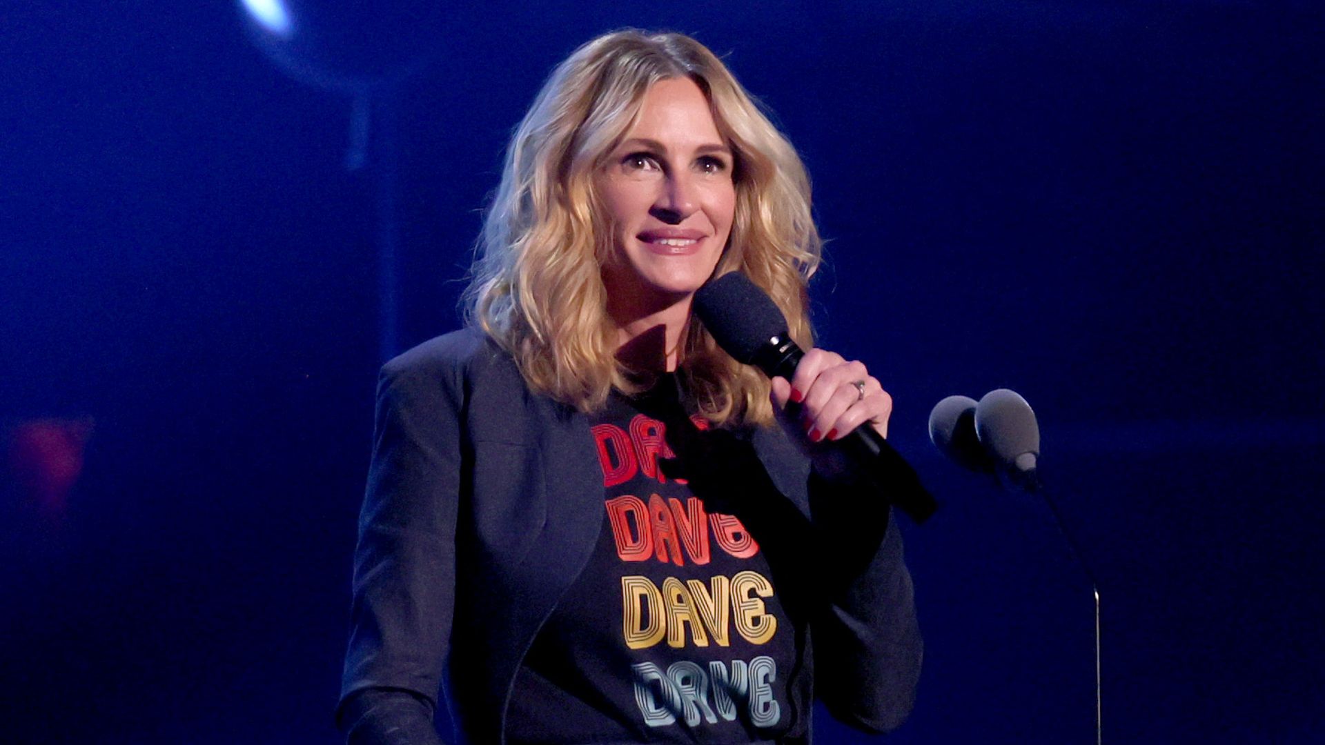 Julia Roberts begeistert im lässigen Shirt-Look bei Rock & Roll Hall of Fame Zeremonie