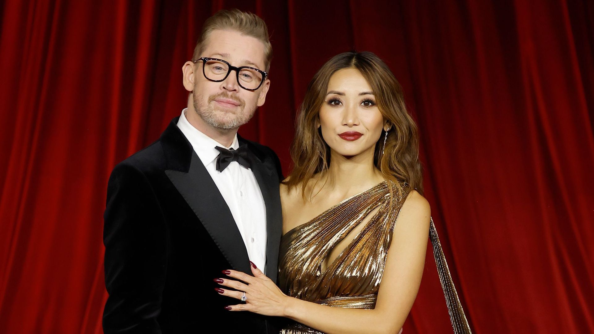 Macaulay Culkin und Brenda Song glänzen glamourös auf der Academy Museum Gala in Los Angeles