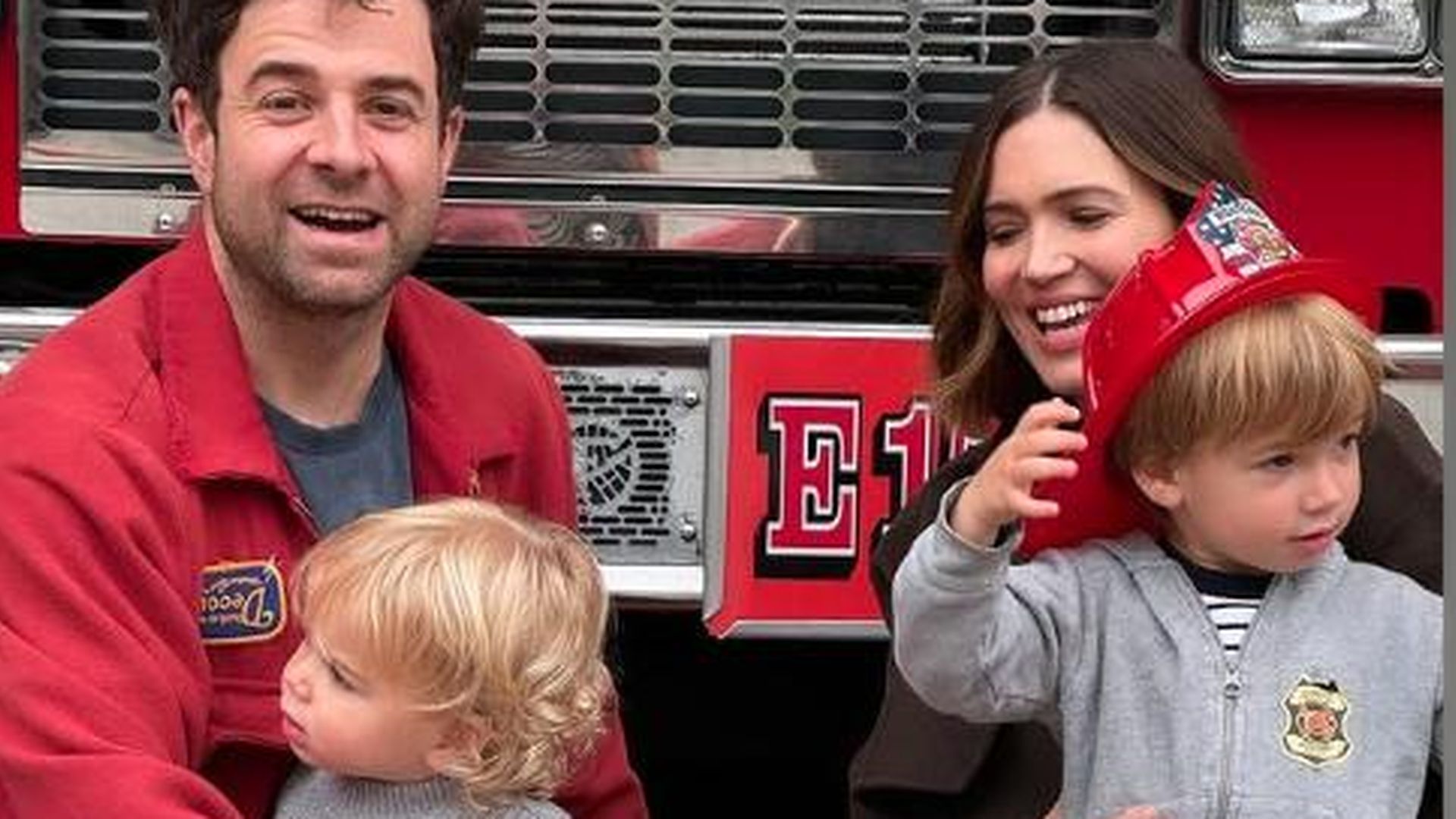 Mandy Moore und Taylor Goldsmith freuen sich über die Geburt ihrer Tochter Louise als Dreifacheltern