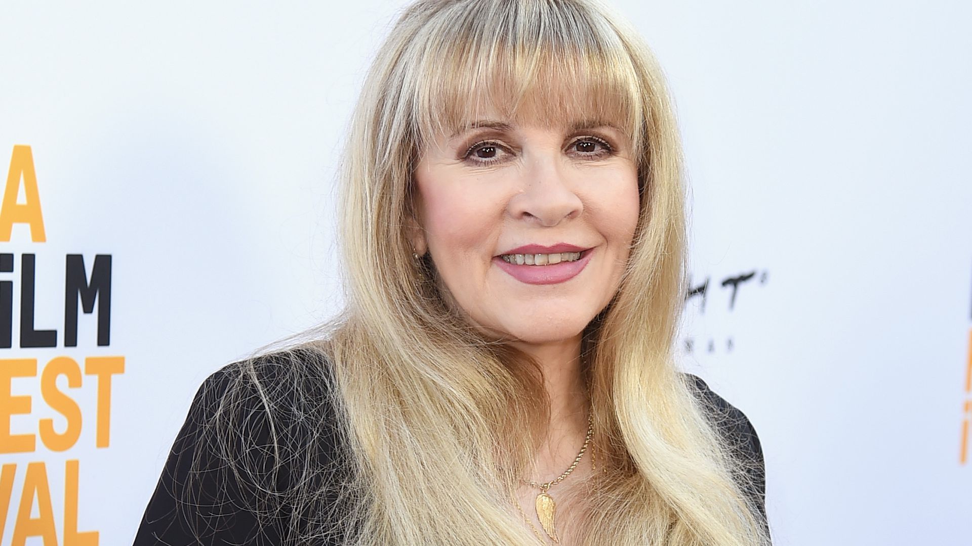 Stevie Nicks äußert Bedenken zum Alter und plant neue Musik und Parfüm kreieren