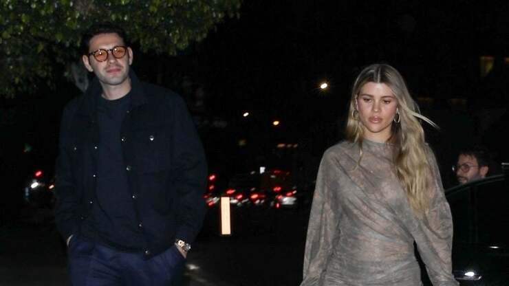 Sofia Richie strahlt in schickem Kleid beim romantischen Dinner zum 31. Geburtstag von Elliot Grainge