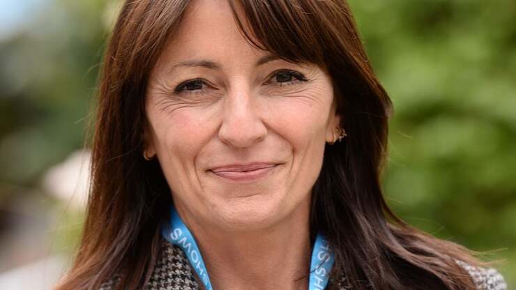 Davina McCall unterzieht sich heute einer schweren Gehirnoperation zur Entfernung eines Tumors