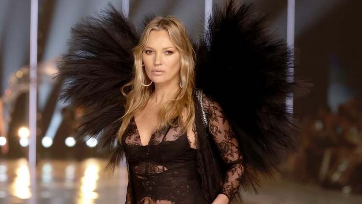 Kate Moss blickt zurück: Emotionale Belastung beim Oben-ohne-Shooting mit 15 Jahren