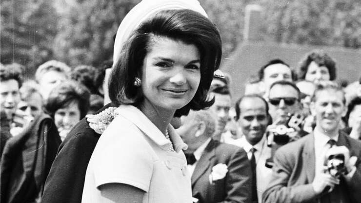 Cher erinnert sich an bedeutendes Treffen mit Jackie Kennedy im Jahr 1965 in New York