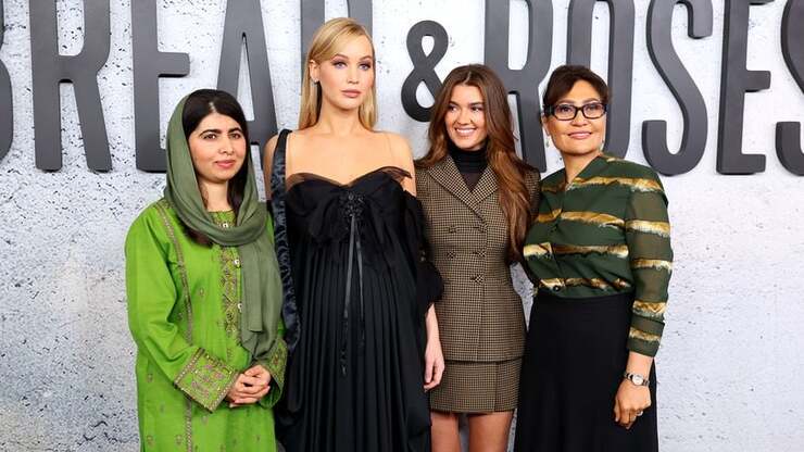 Jennifer Lawrence präsentiert Babybauch in elegantem Schwarz auf der Premiere von "Bread & Roses"