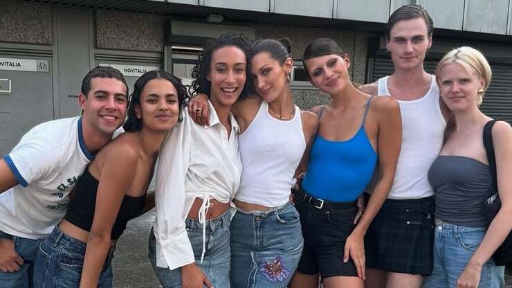 Bella Hadid bewertet Models in "Holland's Next Top Model" und lobt Mutter Yolanda Hadid