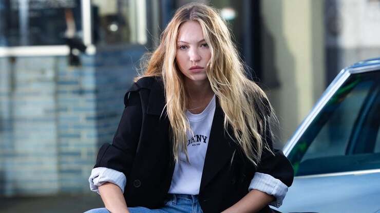 Lila Moss beeindruckt bei DKNY-Shooting mit verblüffender Ähnlichkeit zu Mutter Kate Moss