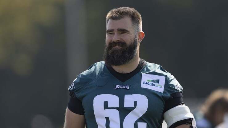 Jason Kelce entschuldigt sich nach Zerstörung eines Handys während Vorfall an Universität