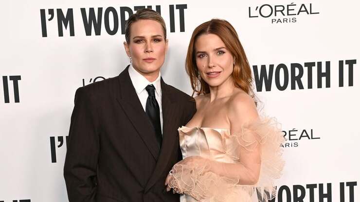 Sophia Bush und Ashlyn Harris in eleganten Outfits bei L'Oréal Paris Women of Worth gefeiert