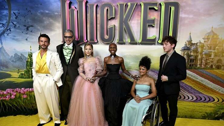 Ariana Grande feiert mit ihrem vollständigen Namen den emotionalen Premiere von „Wicked“