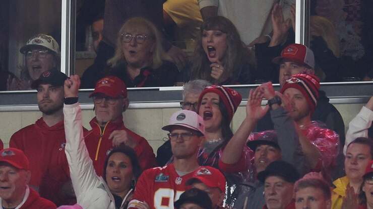 Familienpower in Kansas City: Taylor Swift feuert Travis Kelce im Stadion an