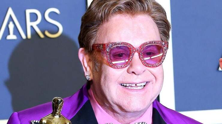 Elton John: Zuckerfreie Diät und der Kampf um Gesundheit trotz persönlicher Herausforderungen