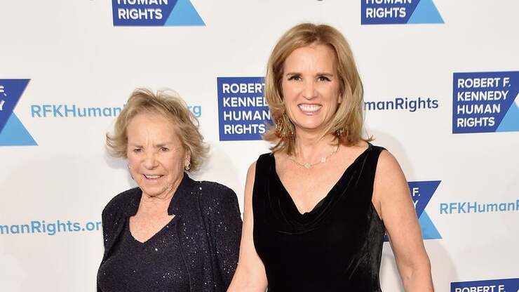 Ethel Kennedy im Alter von 96 Jahren neben Robert F. Kennedy beerdigt und Erinnerungen geteilt