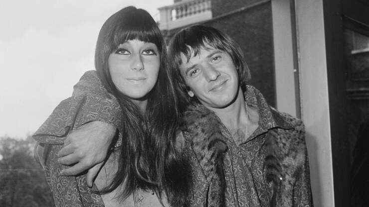 Cher enthüllt Verrat von Sonny Bono während ihrer dritten Fehlgeburt in neuen Memoiren