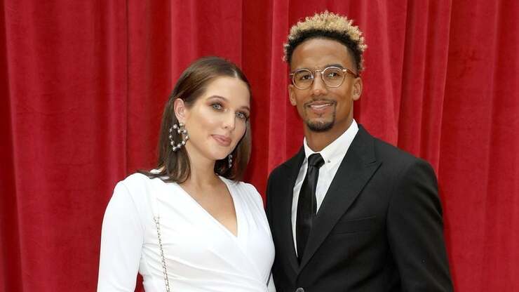 Helen Flanagan zeigt sich glücklich mit dem neuen Freund und dessen Tochter auf Instagram