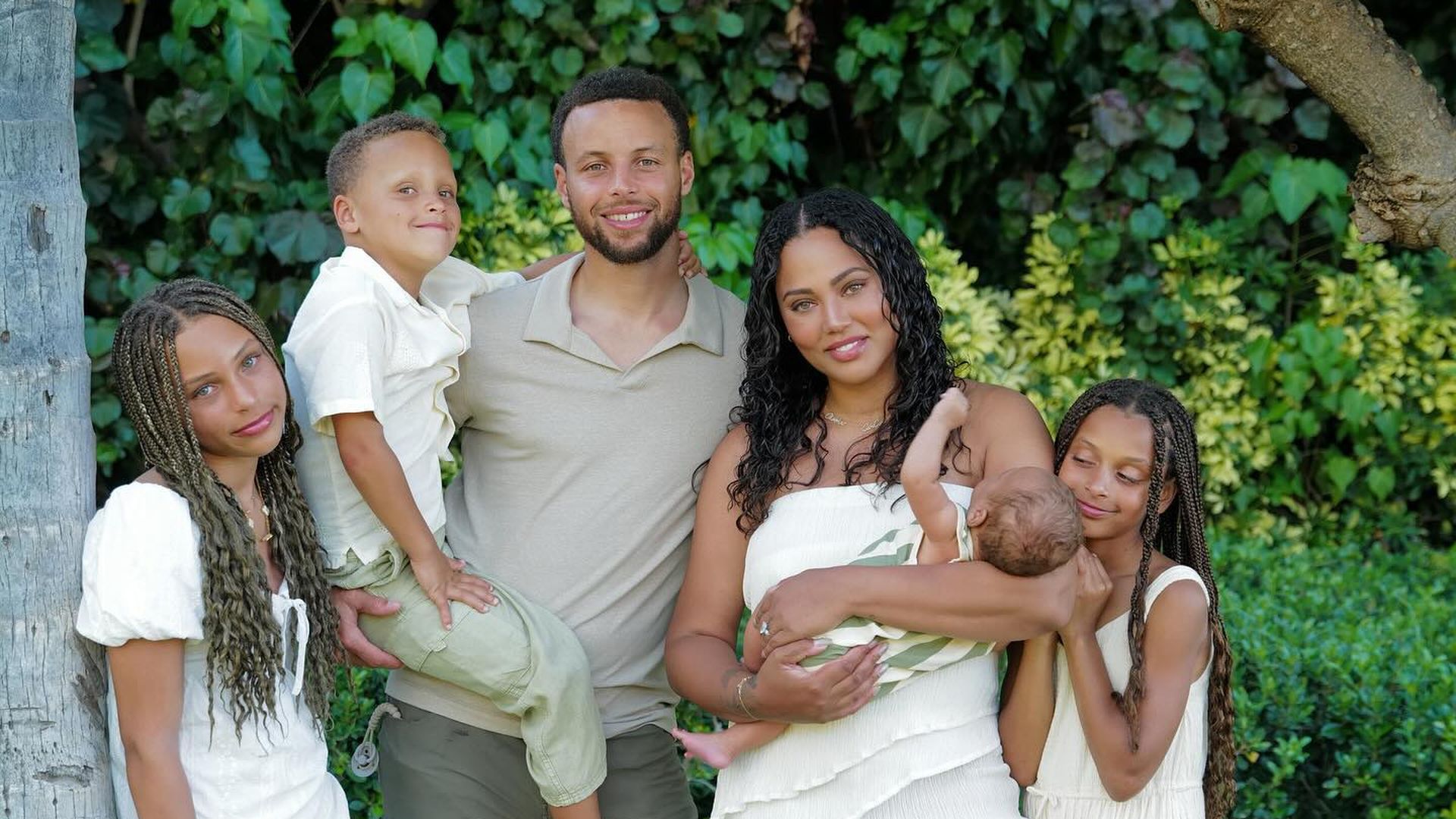 Ayesha Curry blickt positiv auf entspannte Feiertage mit vier Kindern und schönen Traditionen