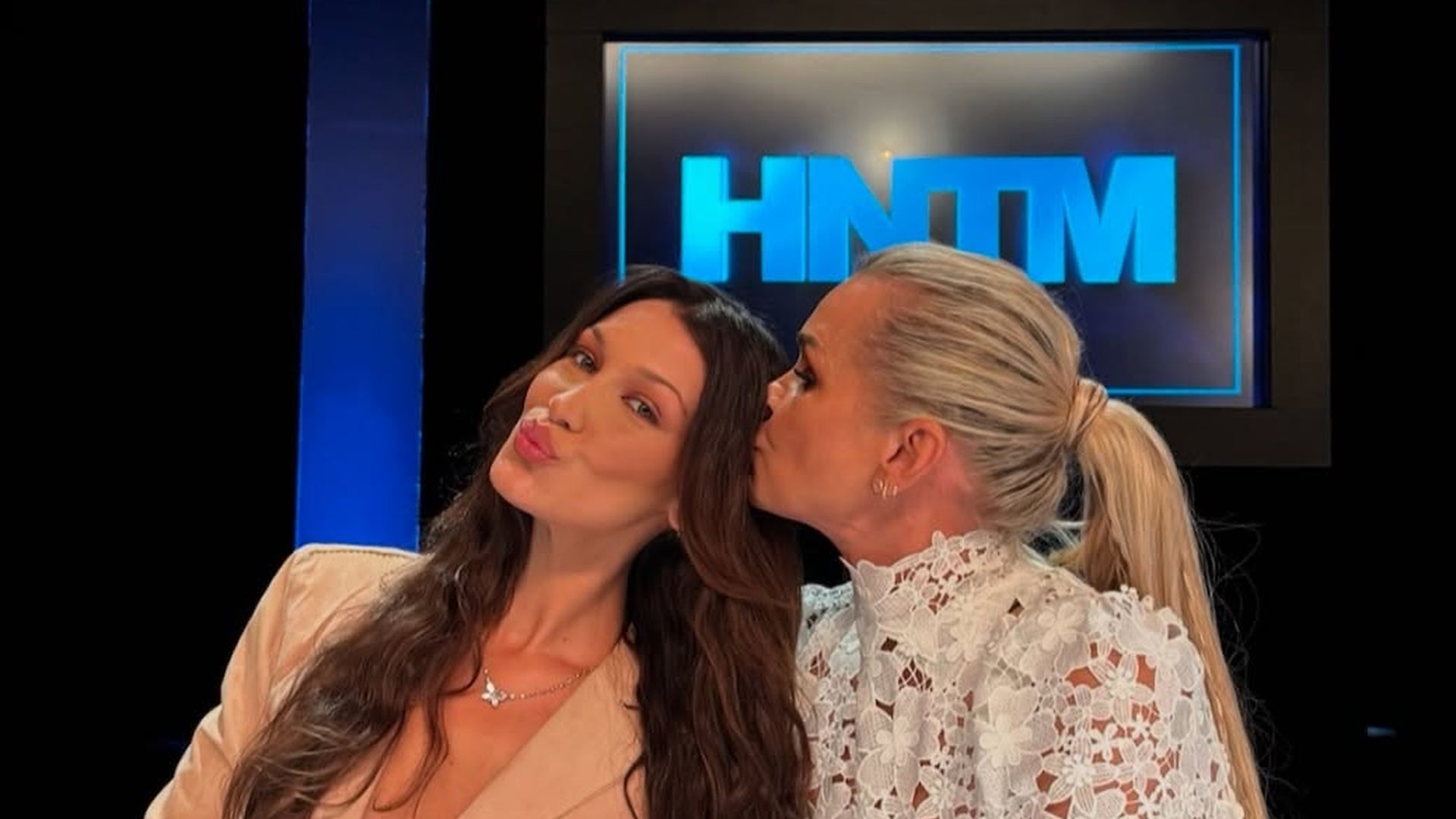 Bella Hadid bewertet Models in "Holland's Next Top Model" und lobt Mutter Yolanda Hadid