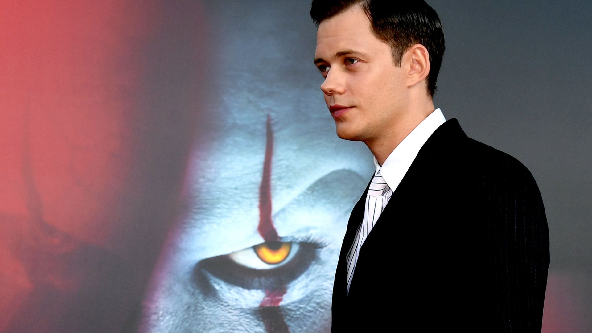 Bill Skarsgård erlebte nach „Es“-Dreharbeiten bizarre Albträume mit Pennywise und Clown-Motiven