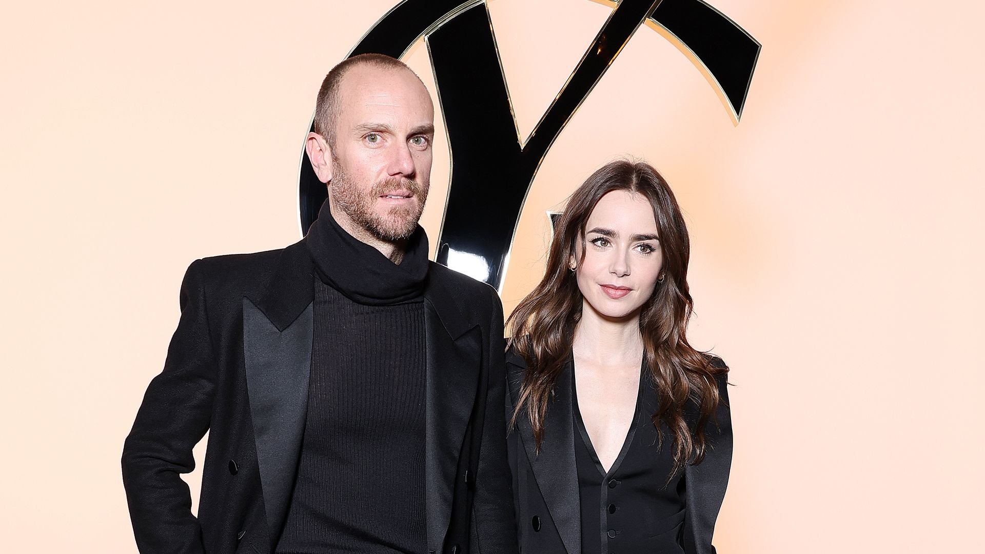 Charlie McDowell lobt Arbeit mit Lily Collins bei Premiere von "The Summer Book"