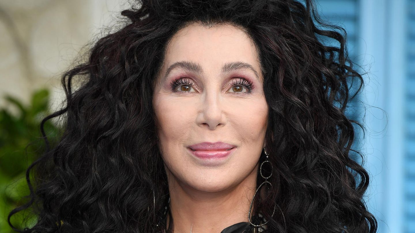 Cher, 78, enthüllt in ihren bevorstehenden Memoiren "Cher: The Memoir,...