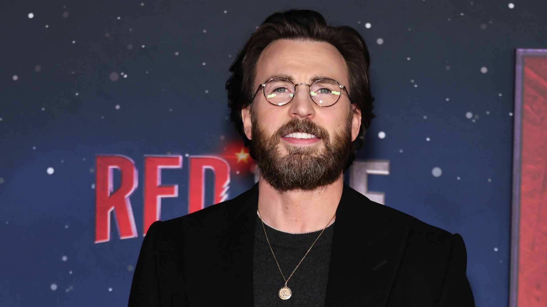 Chris Evans äußert Kinderwunsch und spricht über seine Rolle als fauler Vater in "Red One"