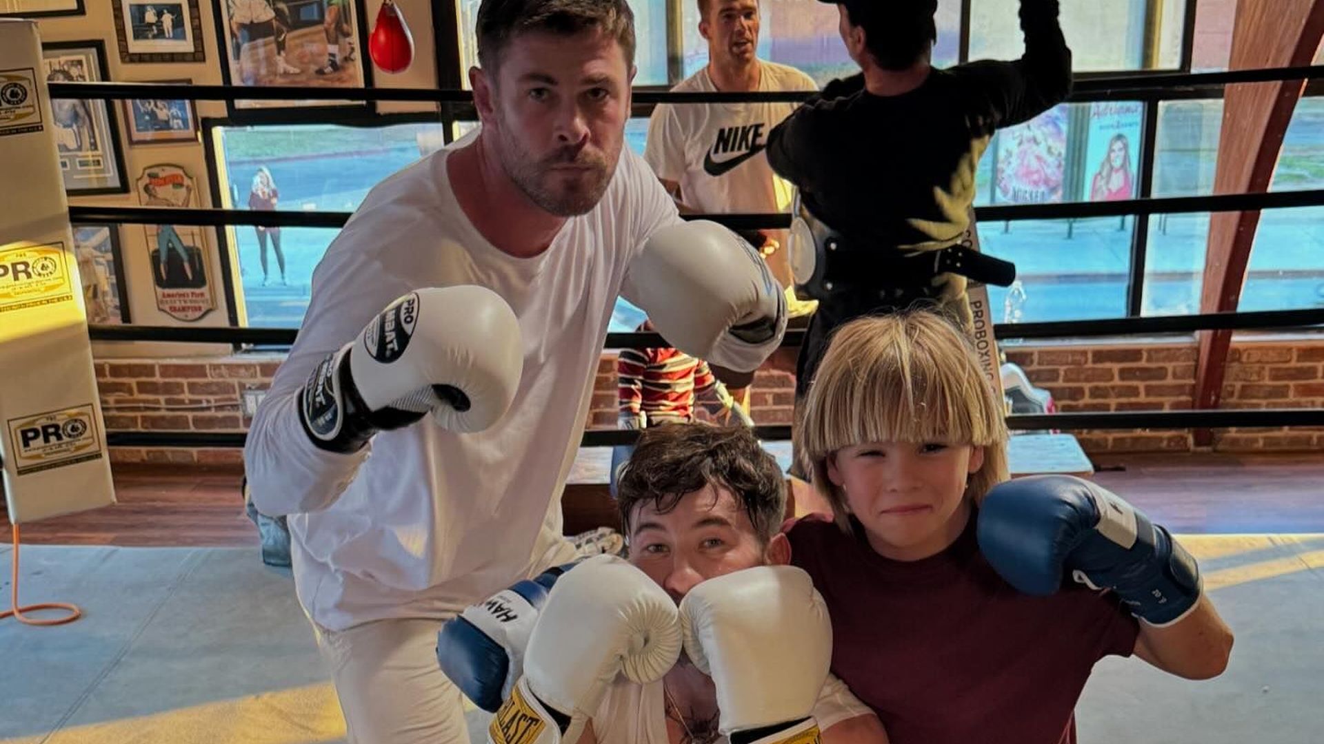 Chris Hemsworths Sohn Tristan trainiert Boxen mit Barry Keoghan in Los Angeles