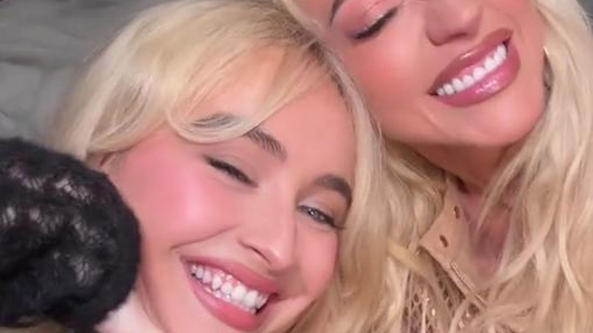 Christina Aguilera überrascht als Special Guest bei Sabrina Carpenters Konzert in Los Angeles