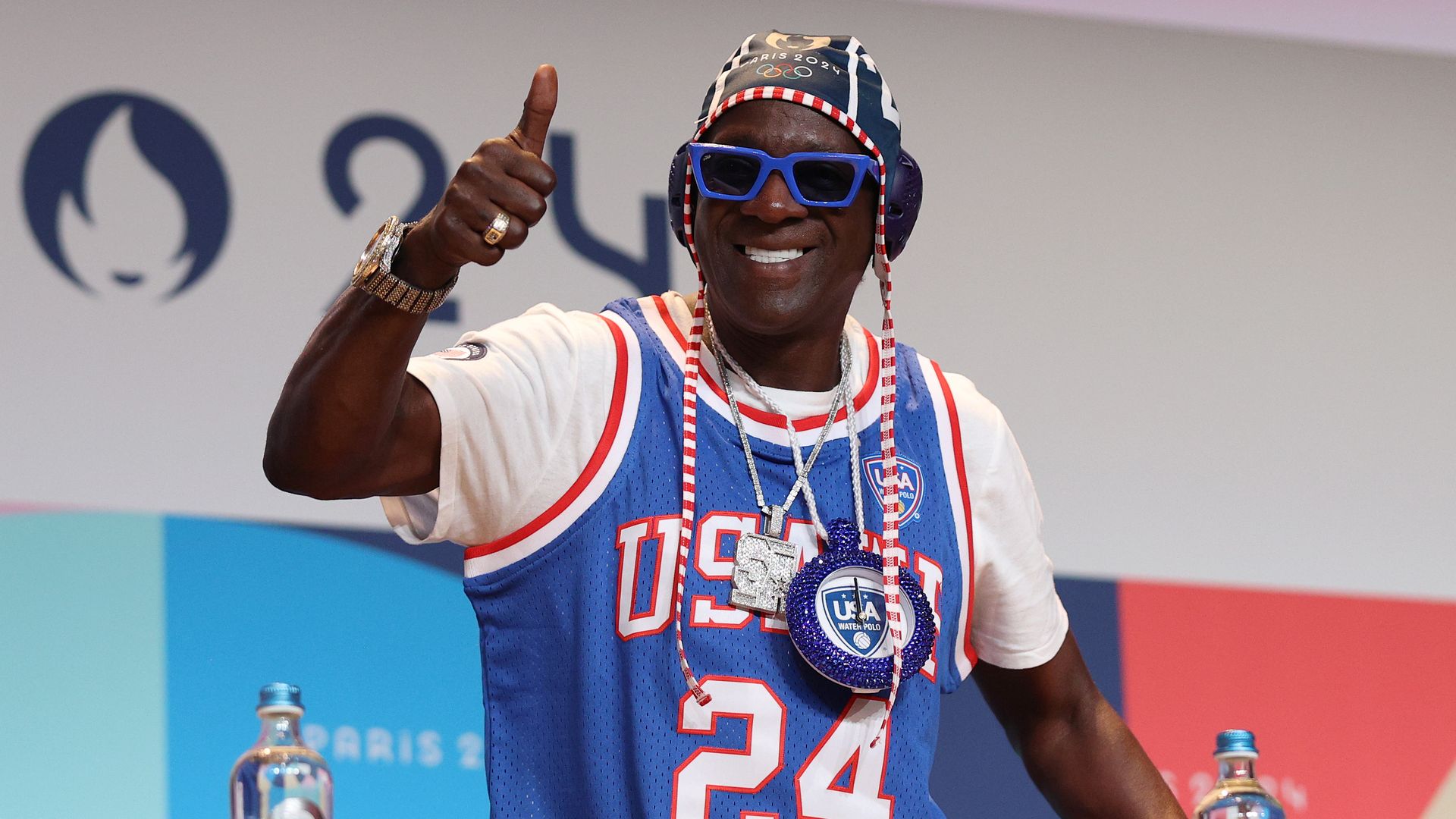 Flavor Flav trägt die Fackel bei Olympischen Spielen 2028 in Los Angeles