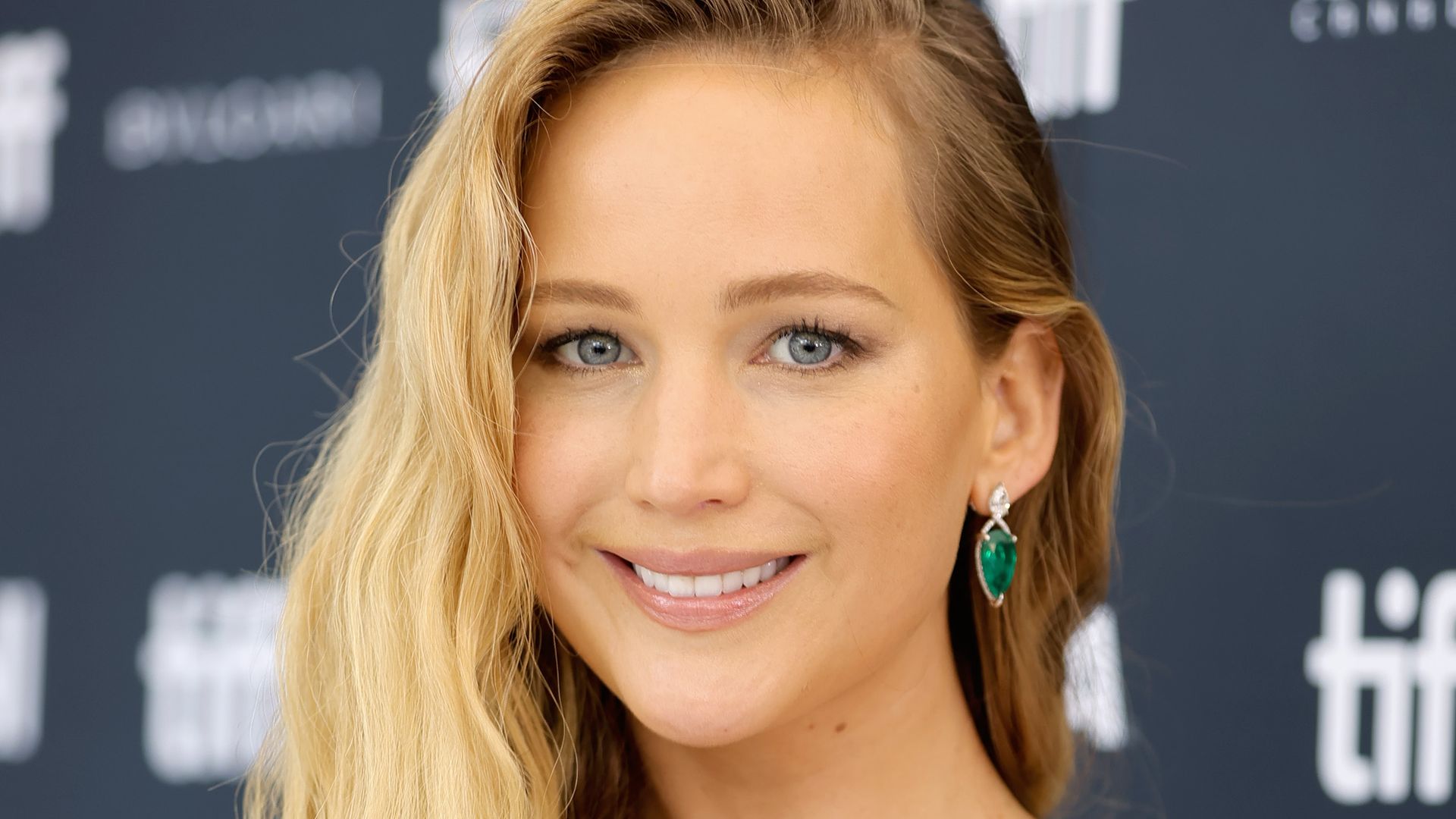 Jennifer Lawrence in Los Angeles: Entspannter Ausflug mit Sohn Cy und Babybauch-Präsentation