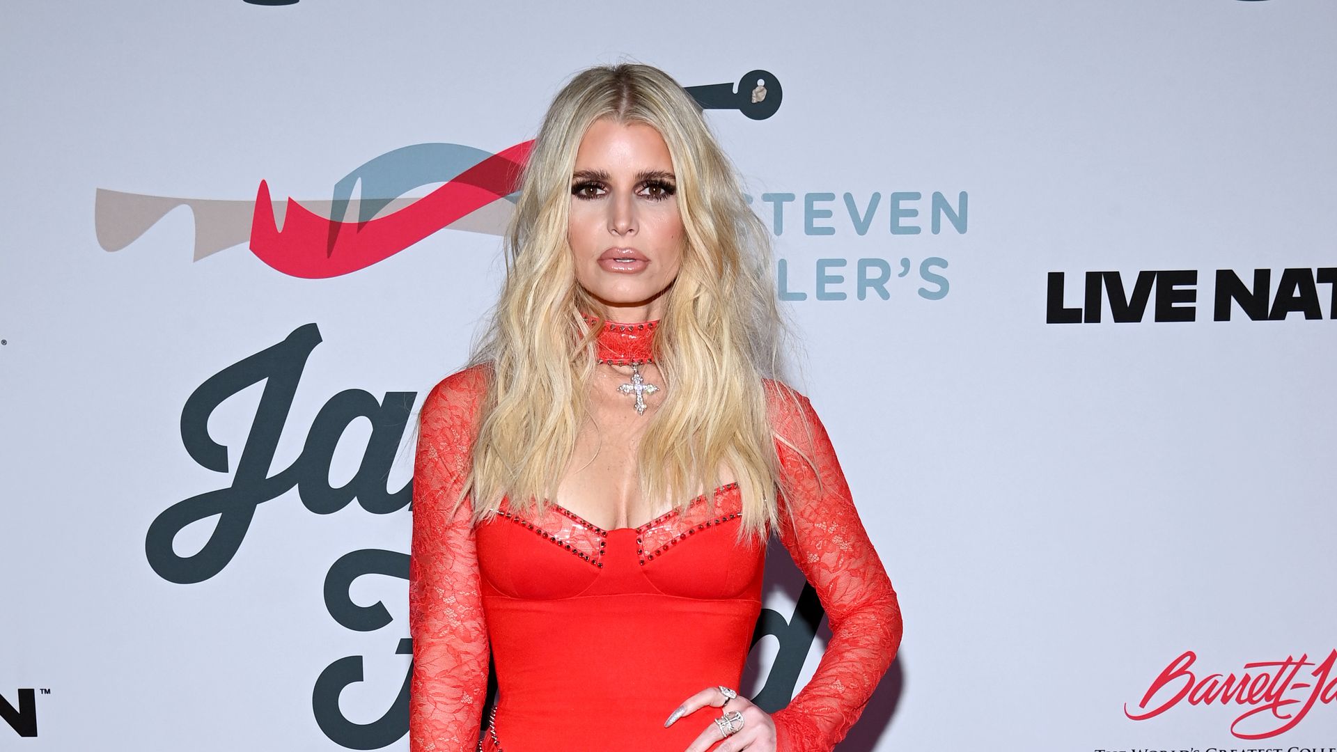 Jessica Simpson feiert sieben Jahre Nüchternheit und teilt ihre positive Lebensveränderung