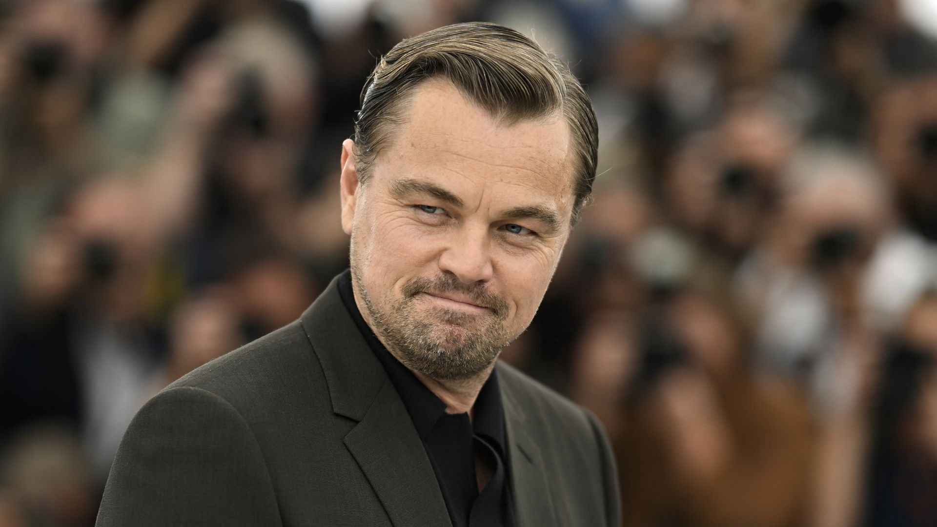 Leonardo DiCaprio feiert 50. Geburtstag mit Brad Pitt, Stevie Wonder und prominenten Gästen