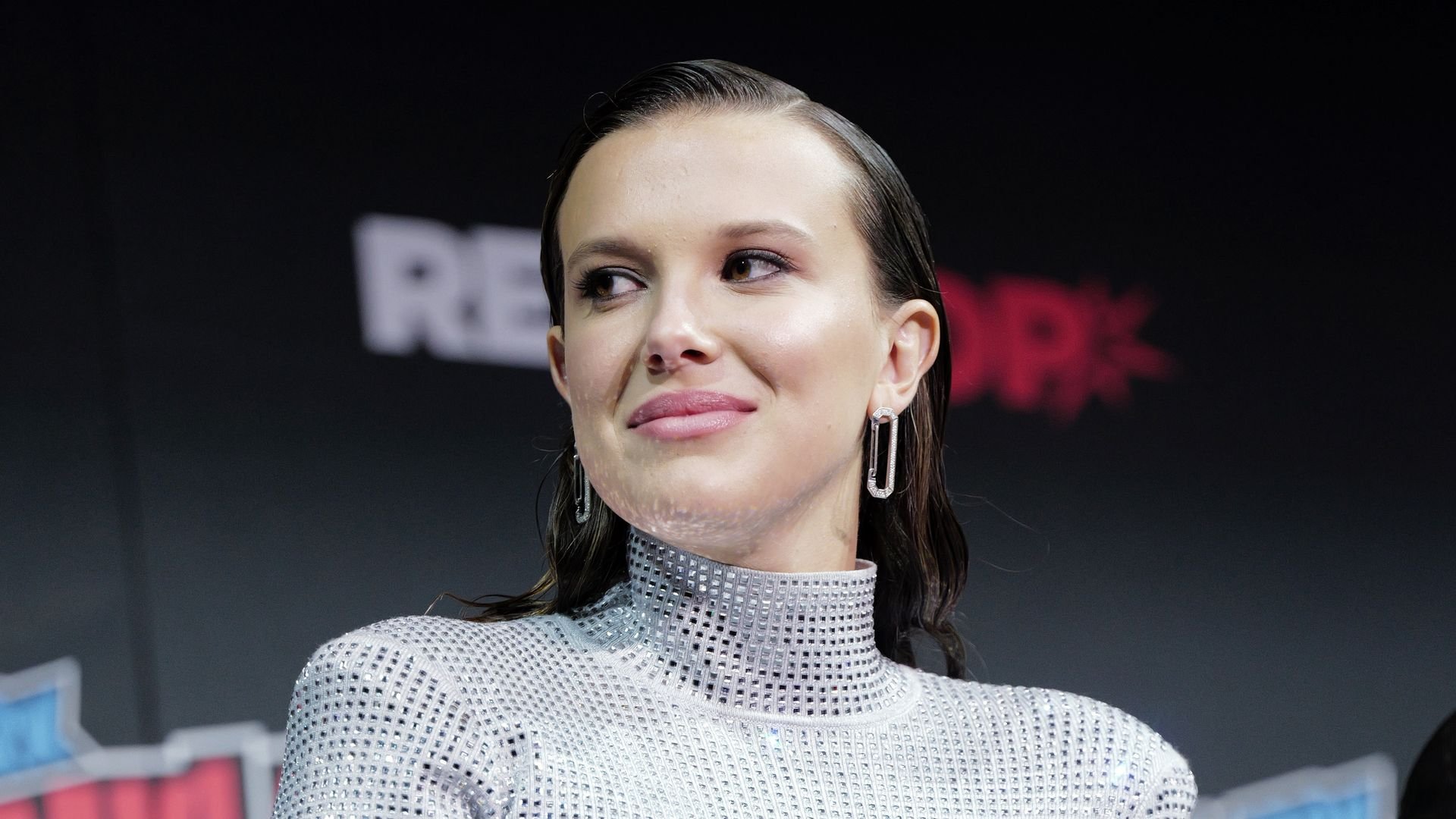 Millie Bobby Brown hat in einem Instagram-Video für ihre Beauty-Linie geworben,...